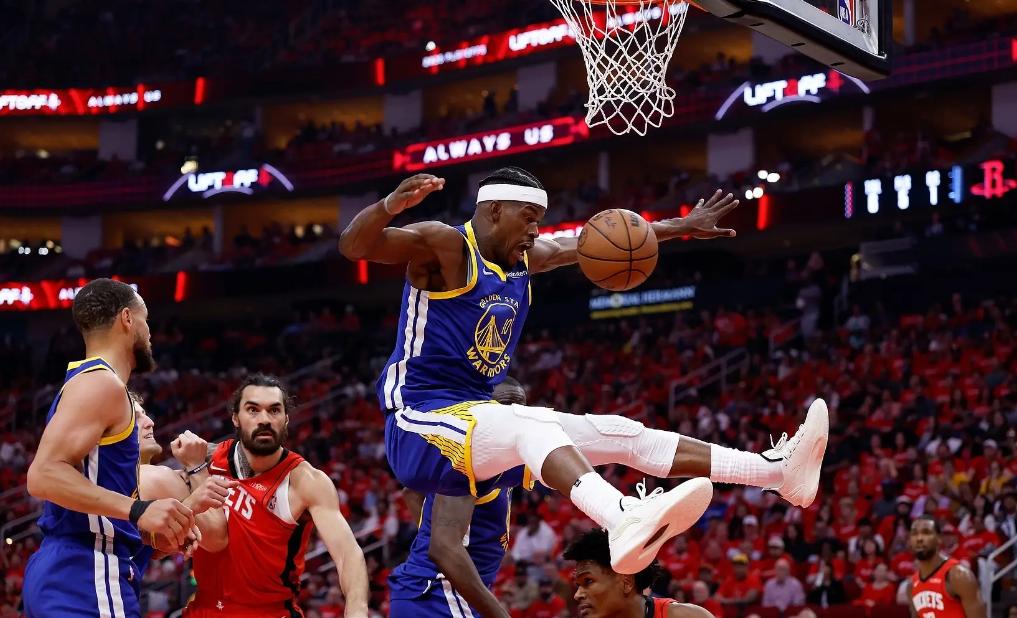 包含橄榄球明星选手受伤退赛，引发热议的词条